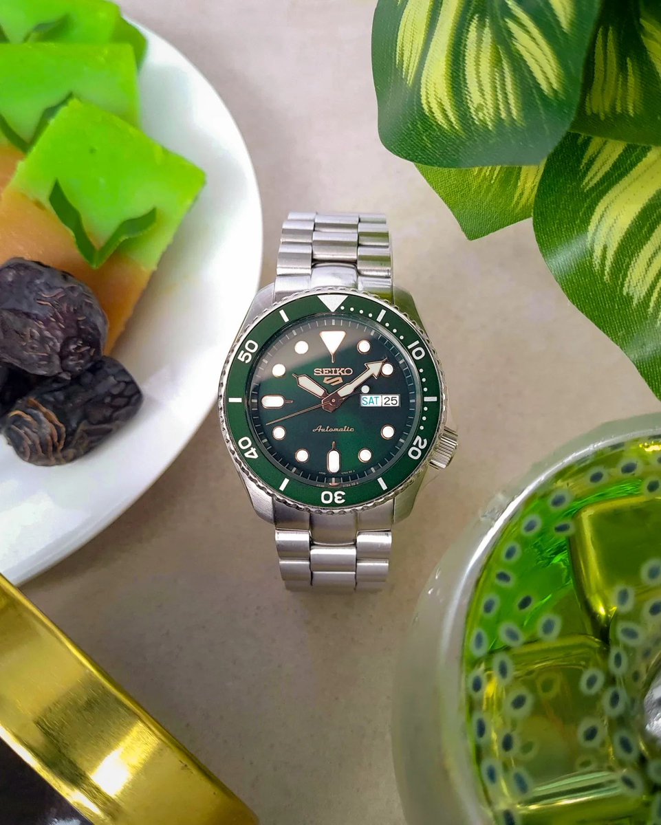 Strapcode's tweet photo. #๐ท @harry_apriliandi ๐ Thanks! #Repost #strapcodefeaturing โBand ref : #StrapcodeEndmillโ
Fresh day with my Hulk #srpd63 paired with strapcode Endmill Bracelet on this #SeikoWednesday ๐
https://t.co/NzqiD16byA https://t.co/EjwGTIDqsD