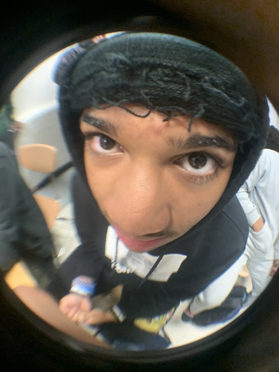jaaynot's tweet photo. Live footage of the man suspected to be 100% in your gfs ft log dropping 4 fat turds in a beat up school bathroom #school https://t.co/nOueXRsmYn
