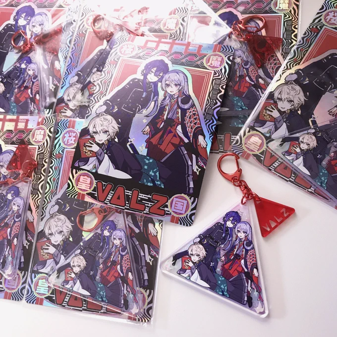 #にじそうさく07 Δアクキー届きました! むーちゃんと魔ちゃんが少し見えたり隠れたりするギミックがあります(2枚目動画) 多層印刷こだわりました!  【あ47】ああお