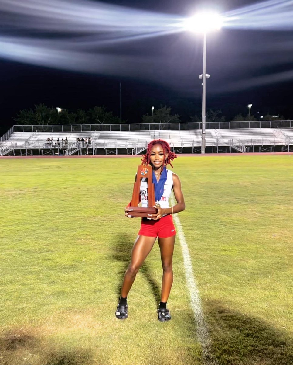 PleasAmaya's tweet photo. Districts Recap🥳
🥇800m 2:22
🥇Long jump 5.5m
🥇4x4
#AmayaPleas #trackandfield #unsignedjunior #jumpersworld #longjump #middistance https://t.co/fq2UGFS8vo