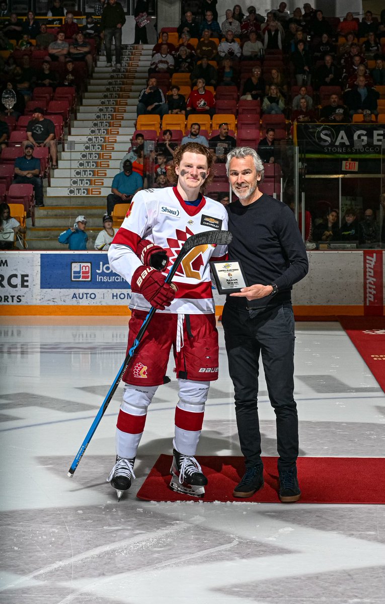Very cool moment before the <a href="/Chiefs_Hockey/">Chilliwack Chiefs</a> game tonight with special guest Trevor Linden presenting team captain Abram Wiebe with his plaque for winning the Campbell Blair Trophy as BCHL Top Defenceman.