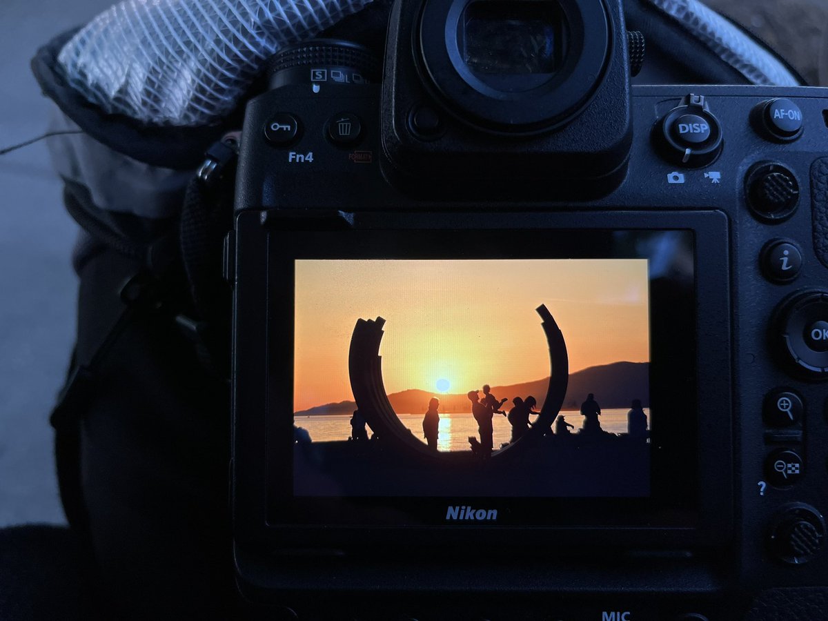 MarksGonePublic's tweet photo. Look forward to editing some #VanBiennale pics I just took. I just introduced myself to these parents and got their contact info & permission to post. I love sunset silhouettes. 217.5 ARC X 13 https://t.co/xcKM8hjOHI
