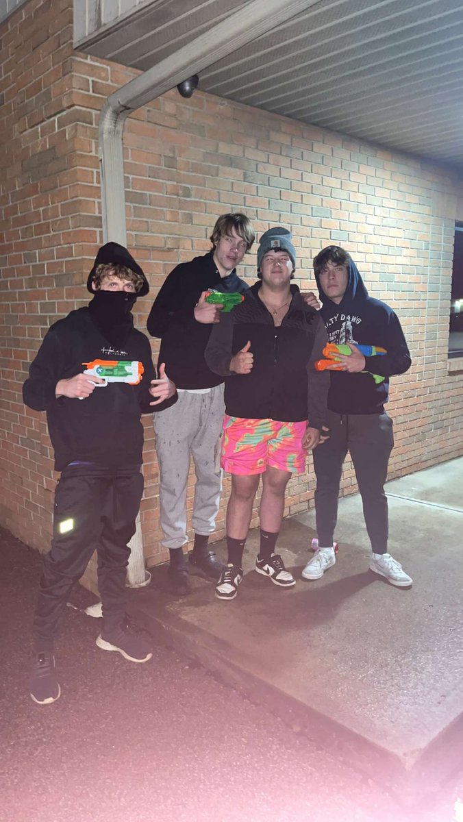 WMHSGotcha's tweet photo. Isaac from sneaky squirters is eliminated by hydro kids, hydro wife, leaving Micah to defend their team https://t.co/ETIAc8GW6y