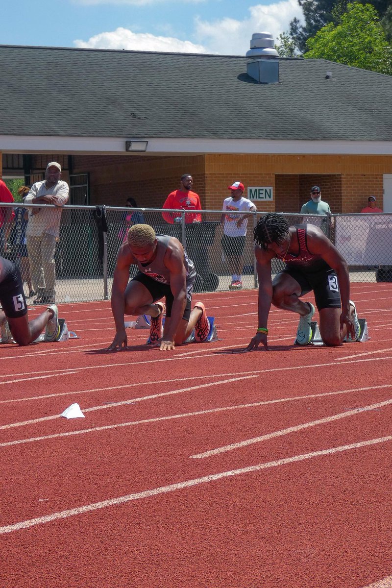 Justin_Harper_'s tweet photo. Recruitment is still open 🔓

✅100m : 10.73

✅200m : 21.59

✅60m : 7.02

✅200m indoor: 22.6 https://t.co/lztGqFe49i