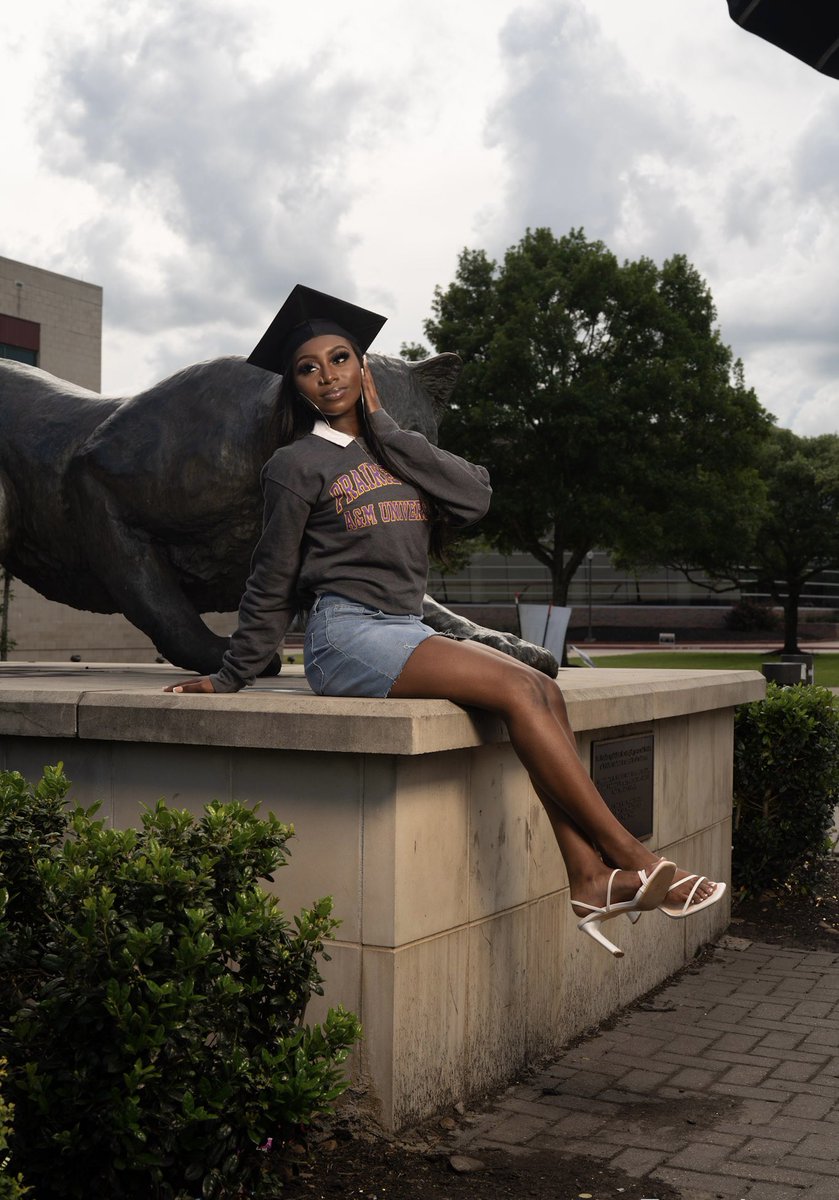 creolebae's tweet image. 11 days away from Graduating from The Prairie View A&amp;amp;M University with B.A in Communications with minor in Psychology💅🏾🍾. Accomplishing Deans &amp;amp; Honors list 2019-2023, PALS🫡 &amp;amp; CAB🤝🏾

This year was tough but I’m so grateful I made it through🫶🏾
#pvgradswag #pvgrad #pvamu #HBCUGrad