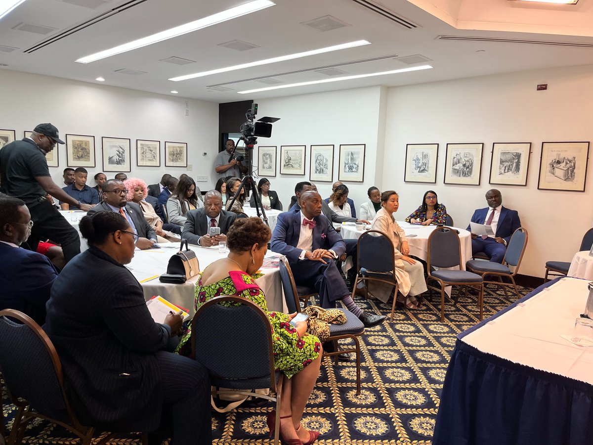 BlackMENNetwork's tweet photo. The 2023 African Finance Leaders’ Summit. A group of strong intelligent Black and African leaders gathered for the strength of our people.#God #Blessed #blackmennetwork #intelligenceworkingtogether #blackisbeautiful #blackintelligence https://t.co/Pa6uDsxZTj