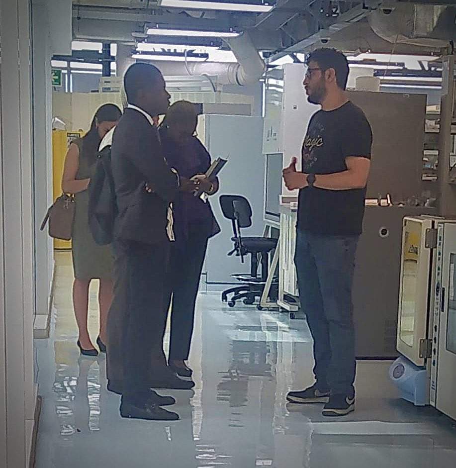 CBFTEC's tweet photo. El día de hoy recibimos la visita del Dr. @Paulo_Speller, rector de @AAUCA2 y Ministerio de Educación de #GuineaEcuatorial 🇬🇶. Conocieron las capacidades y áreas de #Investigación del #CBFemsa. Bienvenidos y esperamos tenerlos de regreso pronto.
@cliconac @IngenieriasTec https://t.co/Ep2LWRTHT0