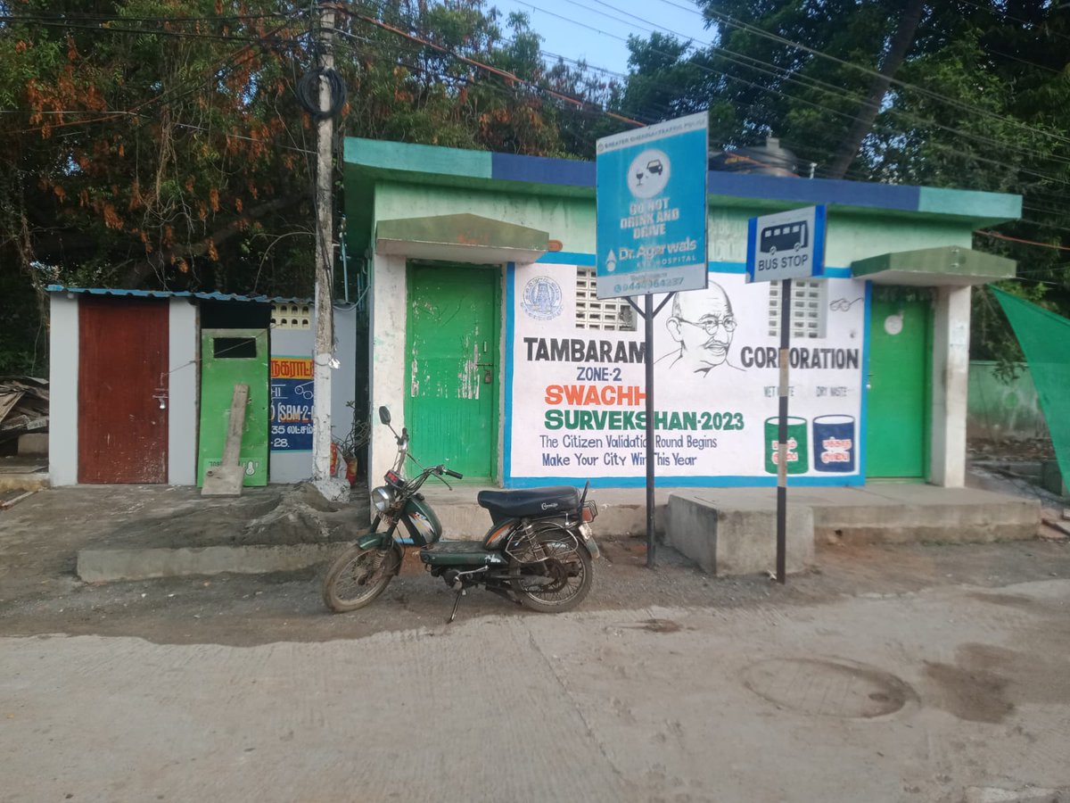 DavidManohar7's tweet photo. This Toilet @Chromepet Bus Stop, GST Road not in use, inconveniencing passengers who alight here from district's early morning. Will it be put to use immediately? @CMOTamilnadu @KN_NEHRU @MawsTamilNadu @Chengalpattu01  @TambaramCorpor @SDMeena_IAS @RAlagumeena @swachhbarat https://t.co/YDaFkOpkp3