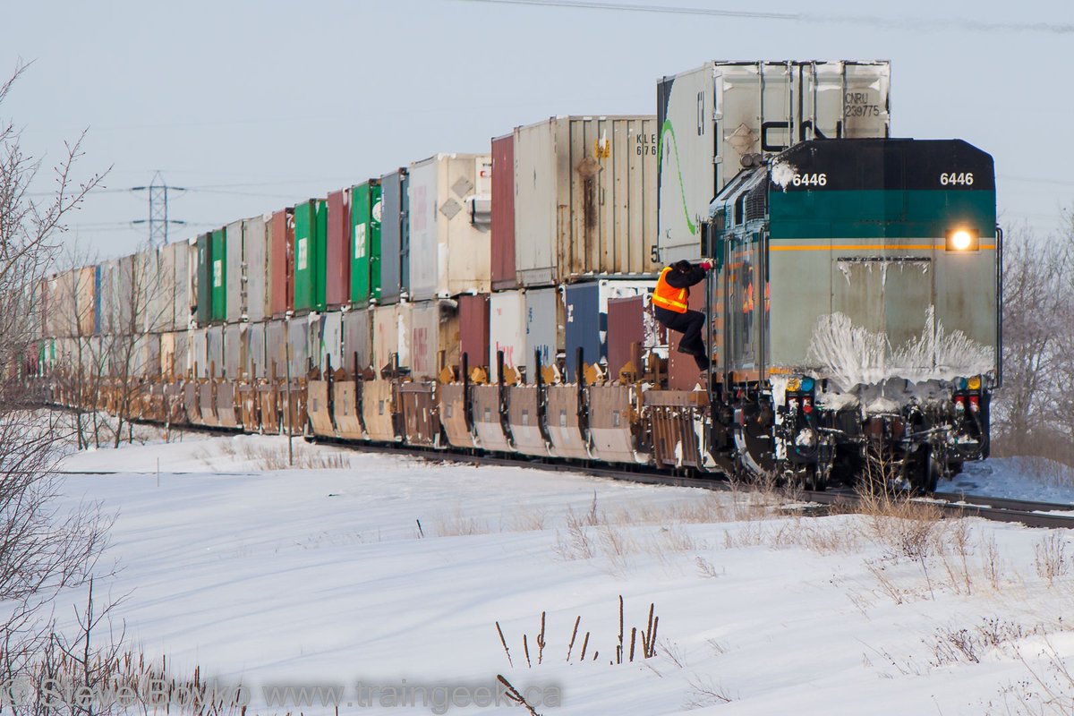 vha_ahv's tweet photo. Sometimes you will see a CN or CP locomotive helping VIA out. It's not often you see the reverse! In 2013, a derailment in CN's Transcona yard trapped the VIA Rail Canadian on the east side of Winnipeg, and left the highway blocked with containers. (1/2) https://t.co/v9PQWmoRFa