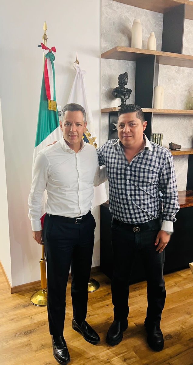RGC_Mx's tweet photo. Un gusto recibir en San Luis Potosí al exgobernador de Oaxaca, Alejandro Murat. 🇲🇽 https://t.co/dCUNfRtlMZ