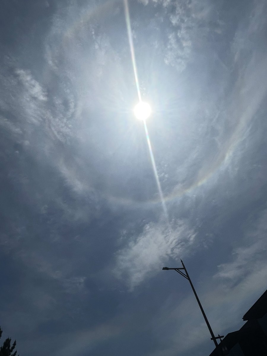 kookumiko's tweet photo. 奈良市東大寺近く太陽の周り虹🌈 https://t.co/8QFgDfBKjm