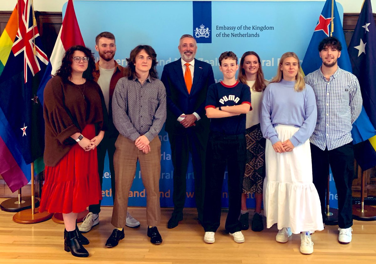 ArdvanderVorst's tweet photo. #DutchWeek🇳🇱🇳🇿
Hosting a naturalisation ceremony at the NL Residence.
Happy youngsters with Dutch heritage receiving their citizenship and apply for a Dutch passport. Explained their rights and their personal commitment to our constitution and values🇳🇱🧡
👉🏼https://t.co/YA3pq3P9Pv https://t.co/18cUARm6G4