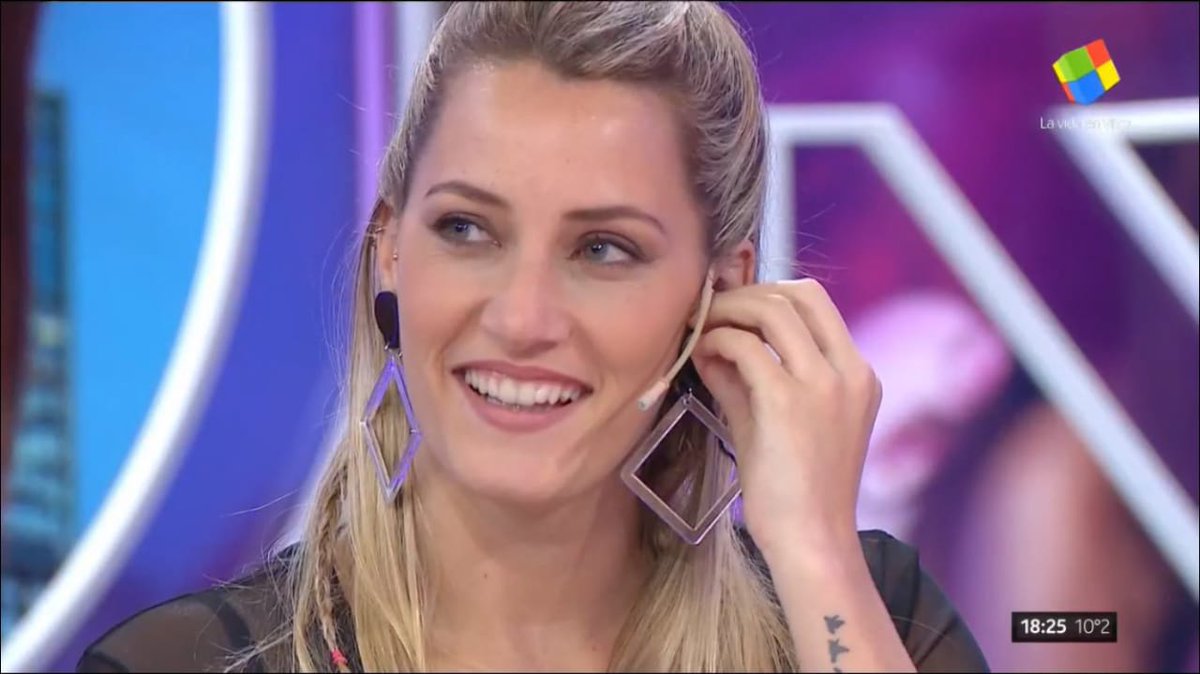 MicaVMilove's tweet photo. FELIZ CUMPLE MICA https://t.co/RMLC5Re21p