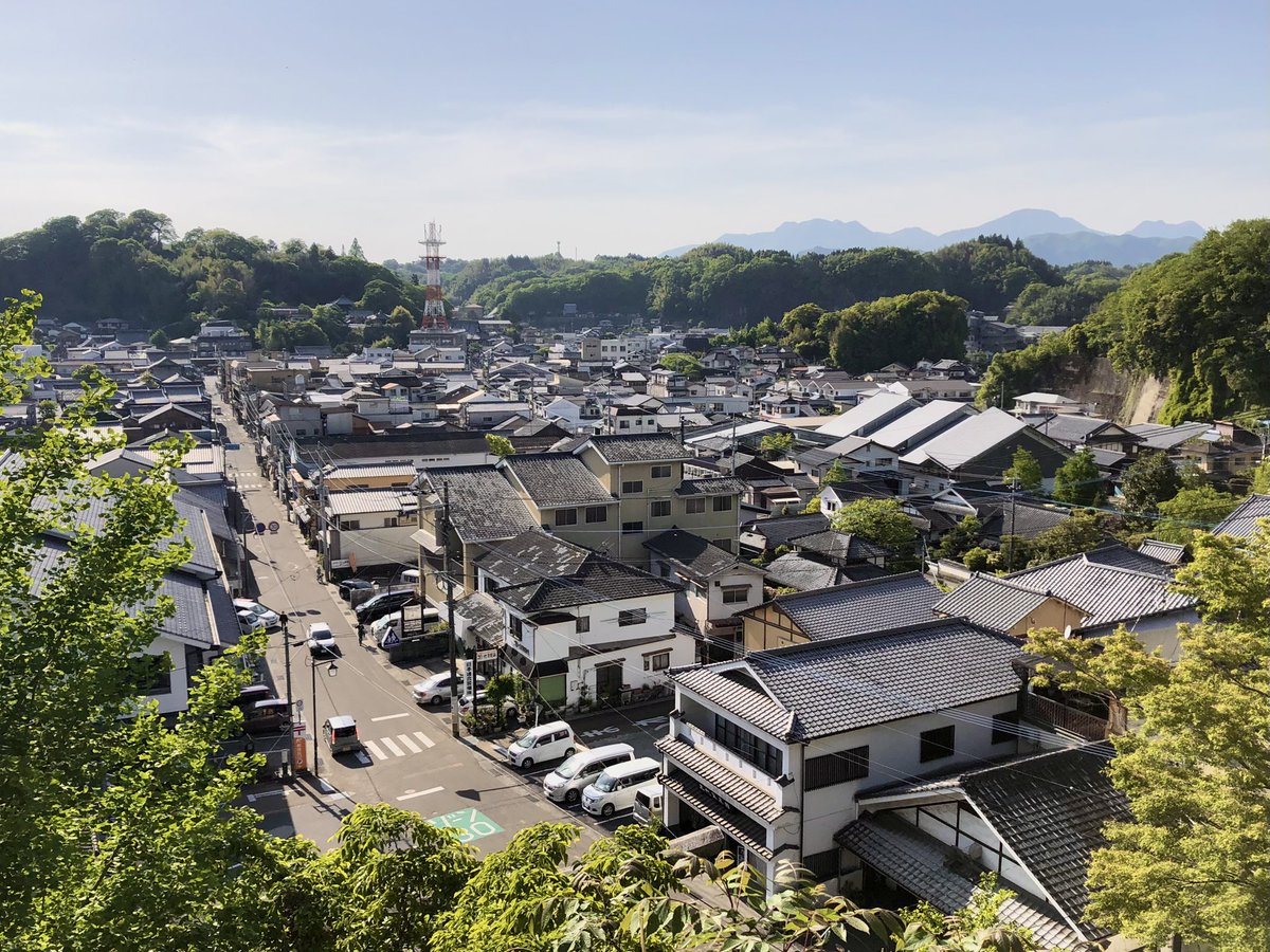 昨日から大分県竹田市にやって来てました。
目的は伊藤頼子（@YorikoIto1 ）さんZac Retz（@ZacDRetz ）さんによるペインティングブートキャンプ。
初日の午前の講義が終わって、今から実技のスケッチに行きます🎨 https://t.co/8fZkBMVJl8