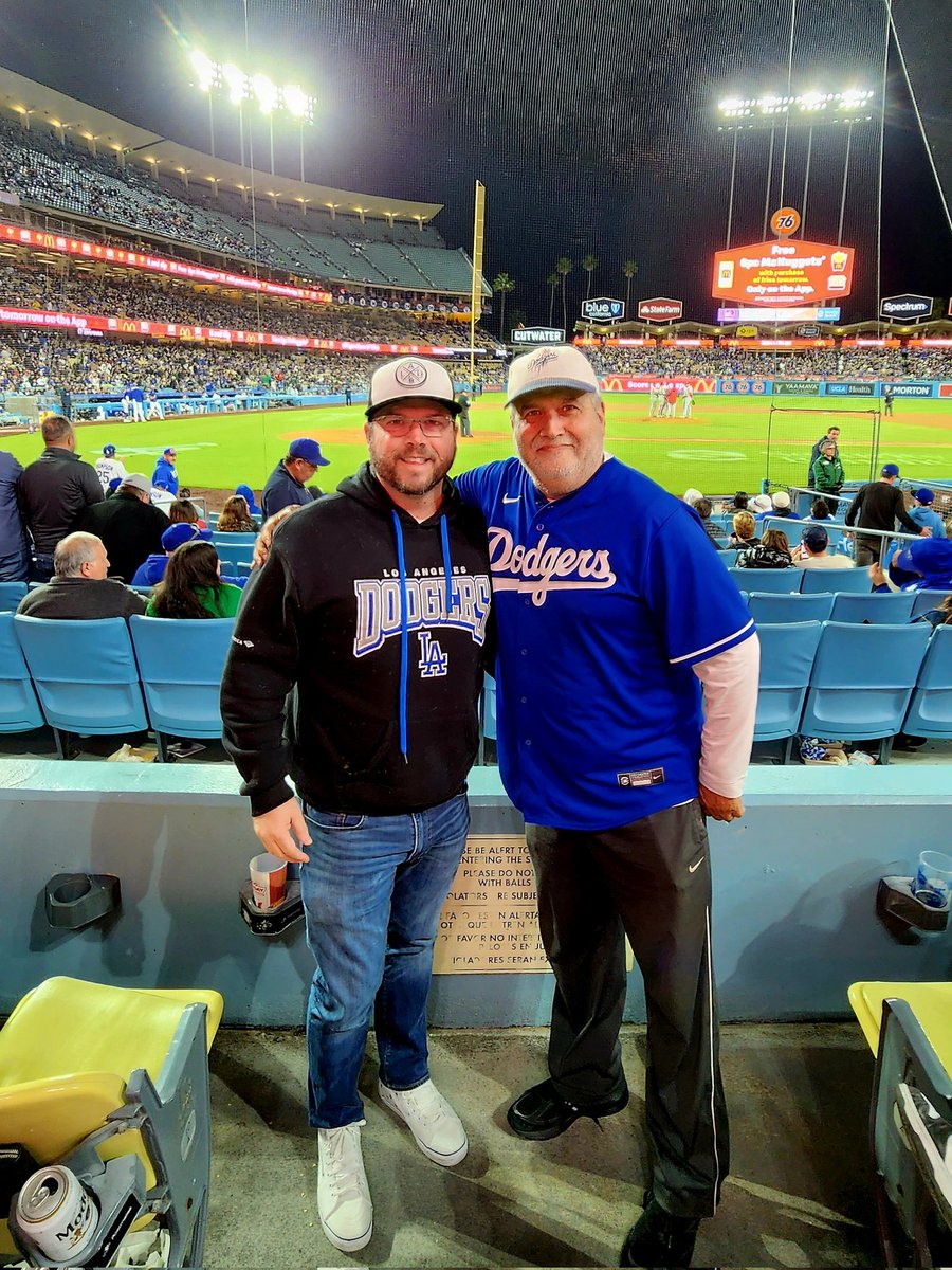 Dodger Dogs (with home-diced onions) with Da Godfatha <a href="/StanleyMBrooks/">Stan Brooks</a>.  Watching the #Dodgers win big.
