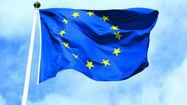 Renaissance veut rendre obligatoire le drapeau européen sur la façade de chaque mairie

bfmtv.com/politique/la-r…