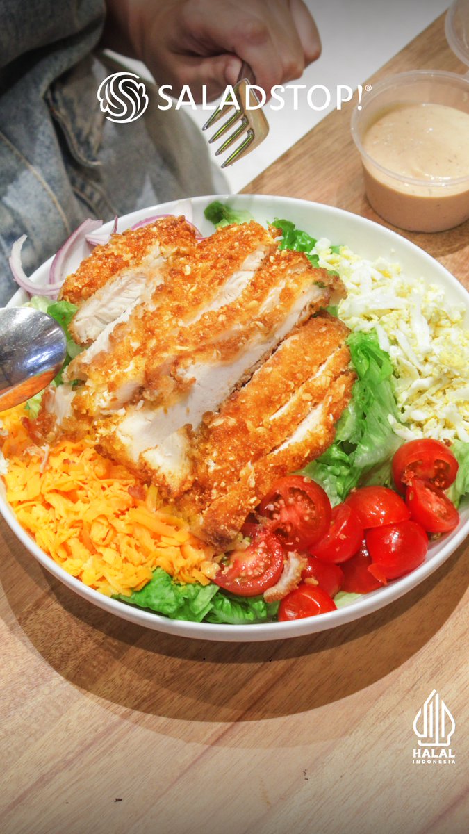 senayancity's tweet photo. Looking for a fulfilling meal that’s both healthy and delicious? Look no further than Howdy! salad.

This healthy food is a must-try that you won’t want to miss! @SaladStopID
—
#SENAYANCITY #saladstop #HalalMUI https://t.co/TcCDTBeDKf