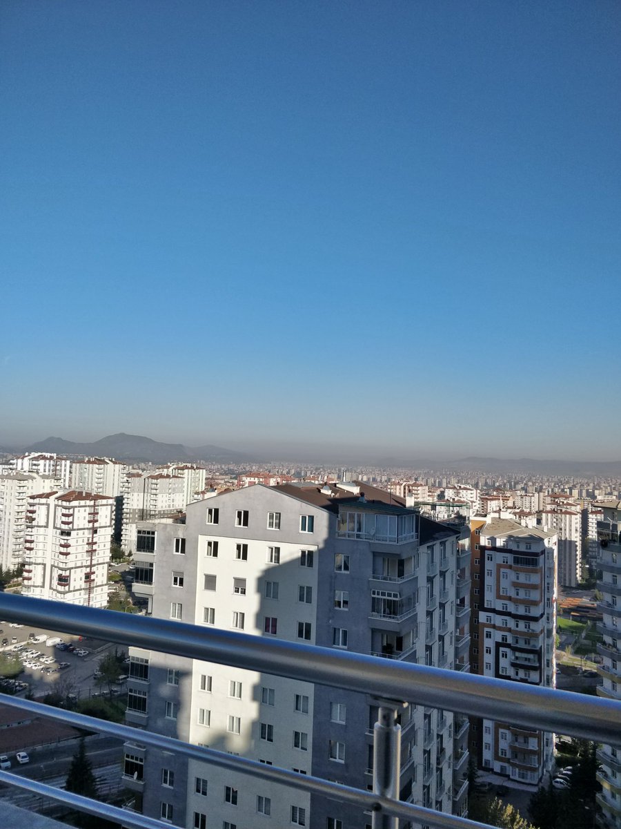 baysan240's tweet photo. Hava kalitesi farkı... Şehir merkezinde yaşamak pişmanlıktır.
Bu arada günaydın, gününüz güzel geçsin. https://t.co/lTpmawOvHx