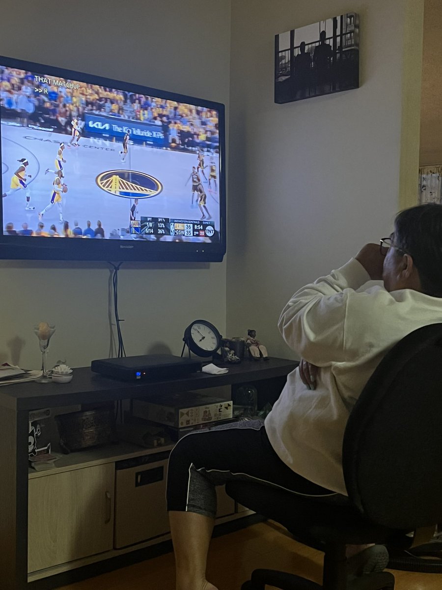 hellooDoMo's tweet photo. How she hasn’t lost her voice yet is mind boggling to me. She screams the entire game! #MOMba #LakeShow https://t.co/HOWgGp01hV