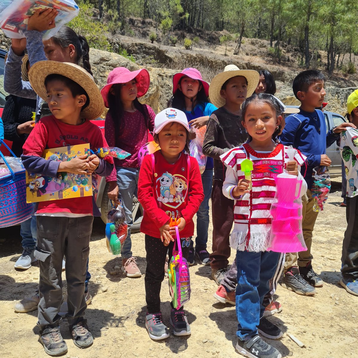 fruvethy's tweet photo. Este 30 de abril, compartimos con las comunidades de San Juan Yuku yaa' y Adolfo López Mateos, Xii Yuku, Cerro del tenate y Xinii Yuku, en la  Mixteca oaxaqueña, los juguetes recibidos de la colecta que hicimos el mes de abril. https://t.co/p1YynmiTis