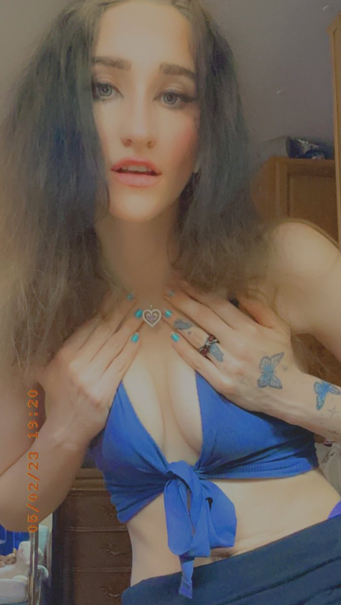ScarletteBangs's tweet photo. I like to show off my body on my OF! 🩵 Link in bio 🦋 https://t.co/bAm40qZMAG
#egirl #aesthetic #grunge #goth #alternative #alternativegirl #emo #kawaii #anime #gothgirl #egirlaesthetic #cute #gamergirl #eboy #cosplay #makeup #altgirl #emogirl #alt #grungeaesthetic #softgirl https://t.co/DrPxq9WH5x