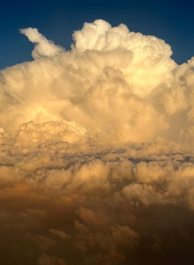 DeepikaPFC's tweet photo. [Instagram] Deepika Padukone: "Anyone else obsessed with taking pictures of cloud formations? #nofilter" https://t.co/X1f5yHR5vN