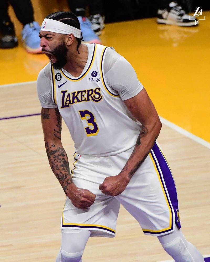LakersEmpire's tweet photo. Anthony Davis tonight vs Warriors 

30 Points
23 Rebounds 
5 Assists 
4 Blocks
58% FG

HE’S HIM. https://t.co/epBnBzlW8w