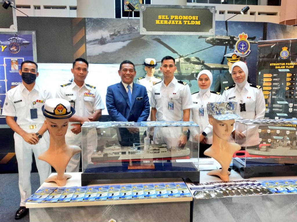 tldm_rasmi's tweet image. Terima kasih Dato&apos; Sri @MuezAziz, meluangkan masa berkunjung ke pameran sempena sambutan ulang tahun TLDM ke-89 di foyer Wisma Pertahanan.
#MindefUpdate 
#TLDM89