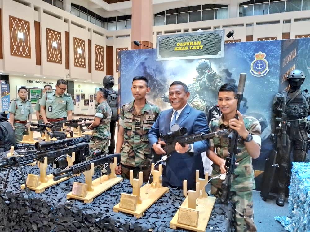 tldm_rasmi's tweet image. Terima kasih Dato&apos; Sri @MuezAziz, meluangkan masa berkunjung ke pameran sempena sambutan ulang tahun TLDM ke-89 di foyer Wisma Pertahanan.
#MindefUpdate 
#TLDM89