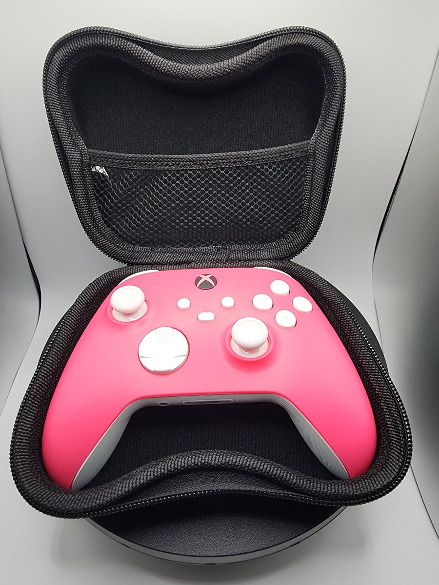 OldHeadGamin's tweet photo. Pinky
#xboxgamer #xboxseriesx  #xboxcontroller #controller #controllercollector #controllers #controllercollection #extremerate  #veteranowned #smallbusiness  #microsoft #pinky #Pink #gamingcommunity #girlgamer #420 #xboxcontrollermod #xboxcontrollermods https://t.co/R5QOj0tTsU