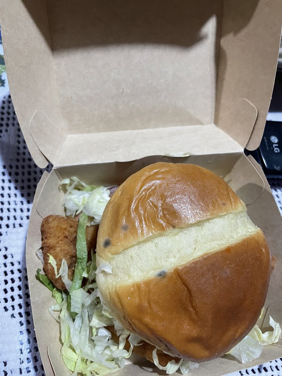 BfrtMora's tweet photo. @McDonaldsMexico fui a sucursal taller -CDMX- y al llegar a casa me encuentro con esta porquería, dónde está el control de calidad https://t.co/1rxnlBmSMI