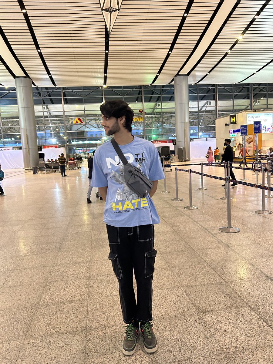 Azlansharief's tweet photo. Ootd https://t.co/lr1i5G6L62