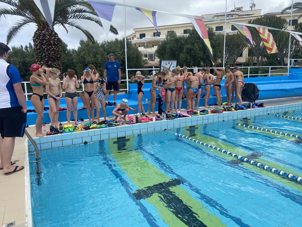 Training 15 van 16 staat voor ⁦<a href="/vzczwemmen/">VZC Zwemmen</a>⁩ op punt van beginnen.