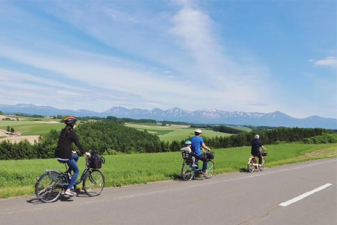 cherry05_10's tweet photo. 北海道に来る一番のプロジェクトは田んぼのそばを自転車でゆっくり歩くことです。それはあなたが映画を見ている間に感じられる素晴らしい気持ちです！
#北海道ツーリング #北海道 #田んぼ #自転車 #Photography #風景 #BlueSky #風景写真 #景�� #晴れ #空がある風景 https://t.co/VB3w2mT32g