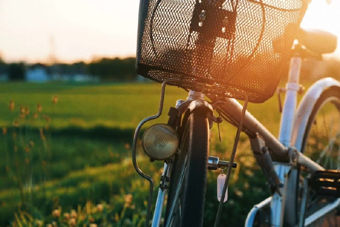 cherry05_10's tweet photo. 北海道に来る一番のプロジェクトは田んぼのそばを自転車でゆっくり歩くことです。それはあなたが映画を見ている間に感じられる素晴らしい気持ちです！
#北海道ツーリング #北海道 #田んぼ #自転車 #Photography #風景 #BlueSky #風景写真 #景�� #晴れ #空がある風景 https://t.co/VB3w2mT32g