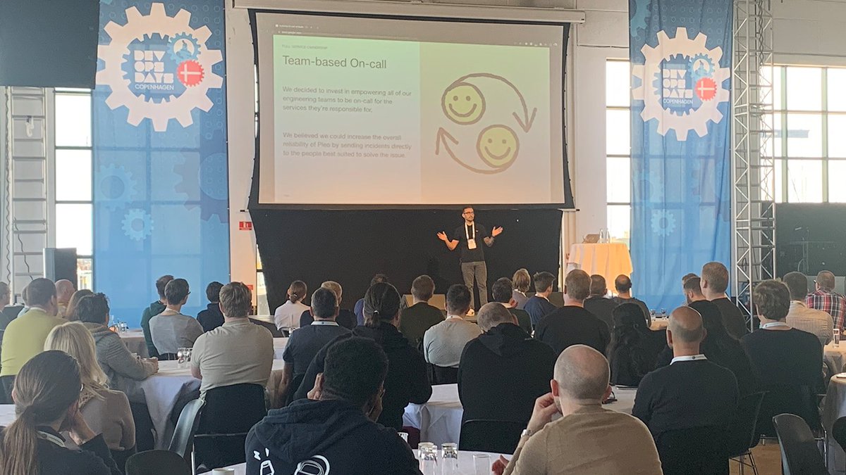 The perfect way to start your day is listening to <a href="/bbbraedddon/">Braedon</a> on stage while delivering his talk “Evolving On-call while Scaling” 👂🙌
#devops #devopsdayscph