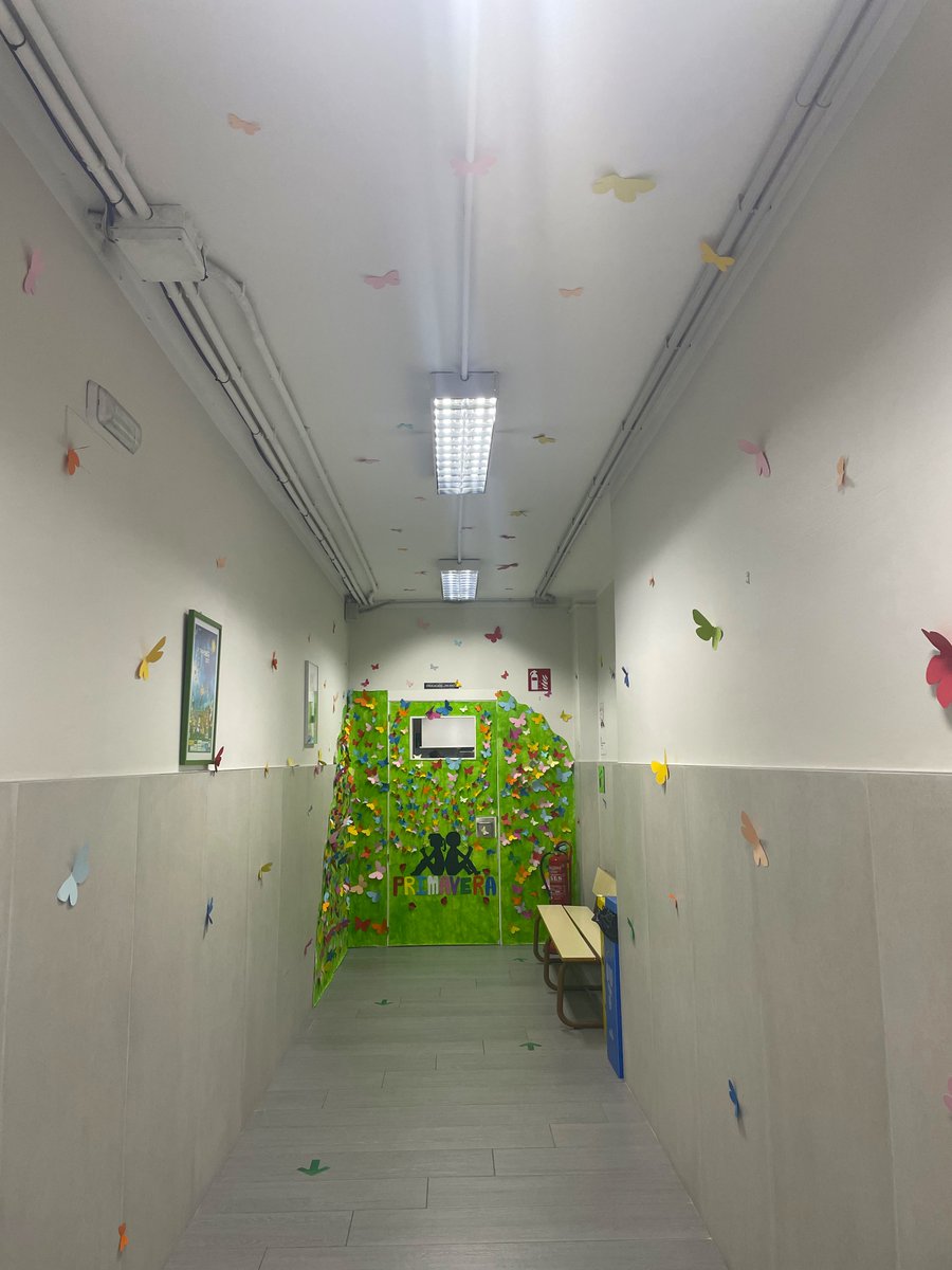 gregorioferva's tweet photo. Aunque la temperatura de estos días nos hace pensar en el verano, no queremos dejar pasar la oportunidad de enseñaros cómo luce la primavera en nuestro Centro gracias a las alumnas de #1ºEducaciónInfantil, que nos ponen una nota de color en cada estación.
#EDIN_GF #SomosGregorio https://t.co/2cEnr31k1T