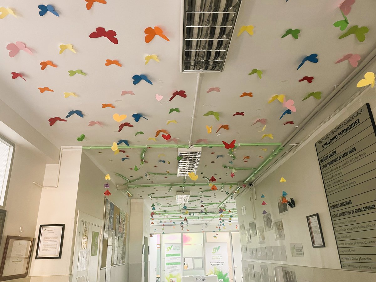 gregorioferva's tweet photo. Aunque la temperatura de estos días nos hace pensar en el verano, no queremos dejar pasar la oportunidad de enseñaros cómo luce la primavera en nuestro Centro gracias a las alumnas de #1ºEducaciónInfantil, que nos ponen una nota de color en cada estación.
#EDIN_GF #SomosGregorio https://t.co/2cEnr31k1T