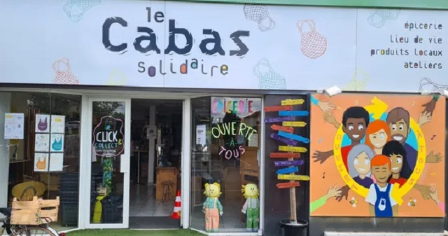 e_niort's tweet photo. #Niort. Le Cabas Solidaire, l'épicerie qui réinvente l'aide alimentaire.
→ https://t.co/DVgYL2Y2fW https://t.co/udLD26hkSP