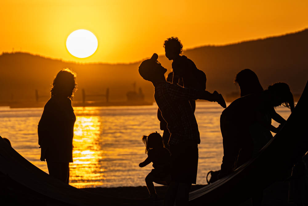 MarksGonePublic's tweet photo. Stumbled upon a heartwarming family moment during sunset at English Bay. Excited to share these photos with them tonight!
Check out "217.5 Arc x 13" by French artist Bernar Venet (b. 1941). #PublicArt #BernarVenet #Vanbiennale https://t.co/K3II3Pc1iG