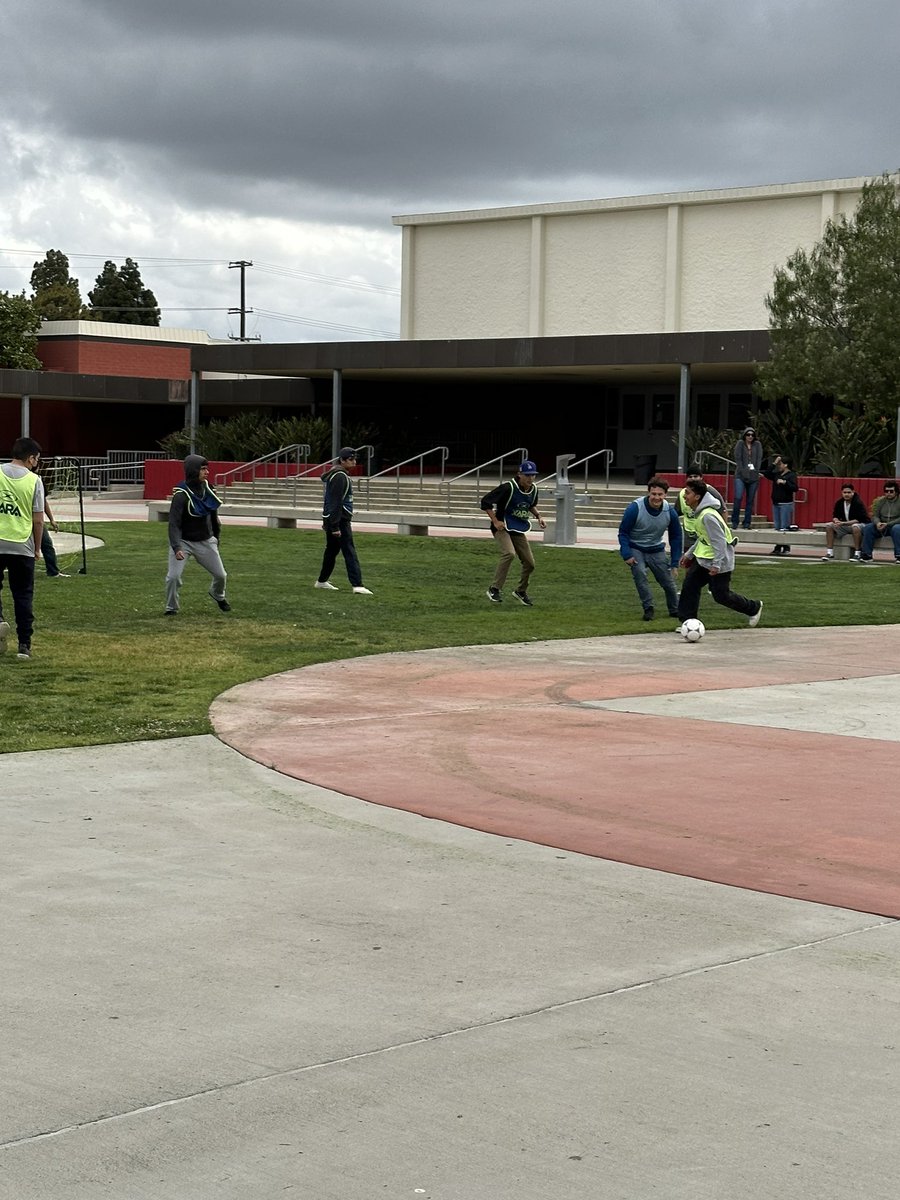 MrsAnaOHS's tweet photo. Thank goodness the weather was on our side today so that we could keep our World Language tradition alive!! 2023 World Language Cup. Beautiful day at the O for fútbol. Goooooooooaaaaaalllllll https://t.co/j7G8p7Qlmv