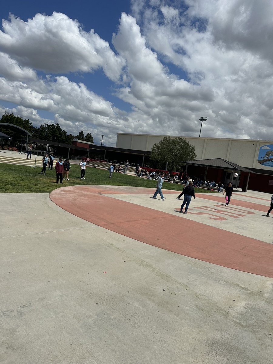 MrsAnaOHS's tweet photo. Thank goodness the weather was on our side today so that we could keep our World Language tradition alive!! 2023 World Language Cup. Beautiful day at the O for fútbol. Goooooooooaaaaaalllllll https://t.co/j7G8p7Qlmv