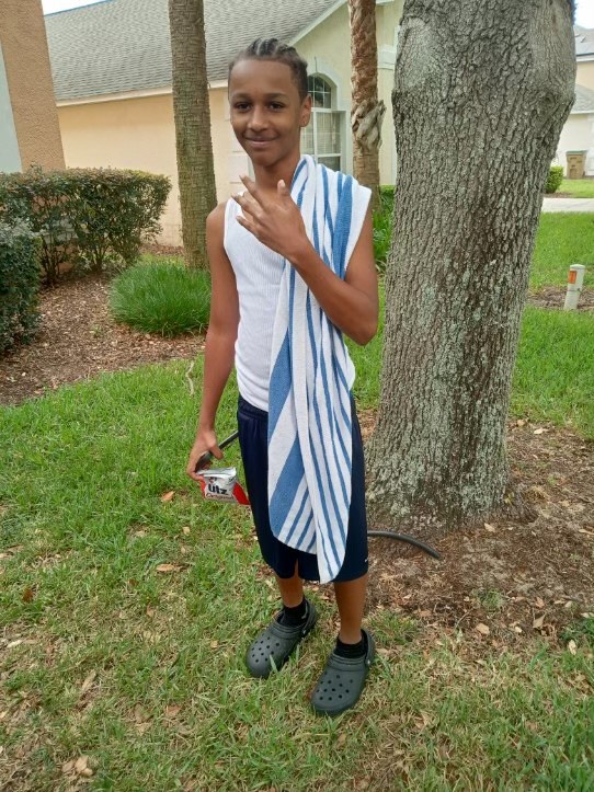 BaltCoPolice's tweet image. #CriticalMissing 13-year-old Kamerin Moss (5’5 110lbs). Last seen May 2nd in the Essex area wearing black jeans with gold zippers, black hoodie, and black and white crocs. Anyone with information is requested to call 911 or 410-887-0220. #BCoPD #HelpLocate