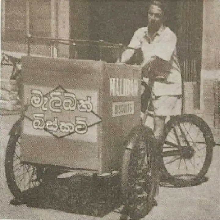 aparekkax's tweet photo. මා ගැන පූර්ණ නිගමන ලබා දෙන අයගේ දැන ගැනීමට . 
"මැලිබන් හන්දියේ"
බිස්කට් හදන්න කලින් , හදපු බිස්කට් විකුණුවේ මේ විදියට..!
"අවදානමක් ගැනීමට නොහැකි කිසිවෙකුට අවදානයක් ලබා ගත නොහැකිය"

ඒවගේ අපරැක්ක අවධානමක් අරන් ඉන්නෙ වෙලාව ආවම රොටිය පිච්චෙනව. වෙලාවට පරීක්ෂණ , නිරීක්ෂණ , නිගමන වෙයි. https://t.co/98WI2y3uZO