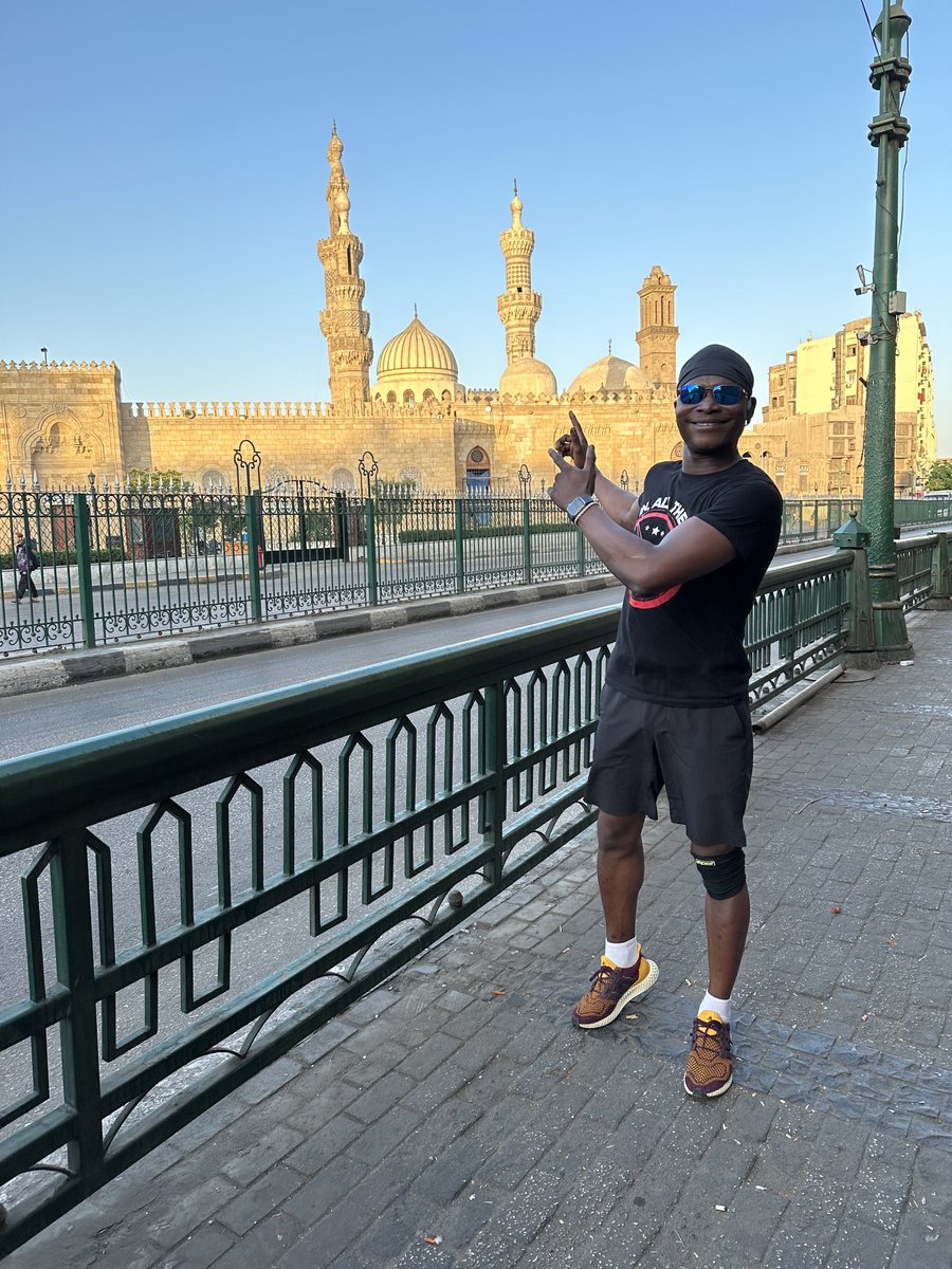RichardBatna's tweet photo. #StayFit. Did 13KM pour admirer un des lieux le plus Saint et millénaire #AlAzharMosque. Dommage mon short est trop court pour…😌🧘🏿🧘🏿🧘🏿#Egypt 👌🏿 https://t.co/gmVhDoOKYH