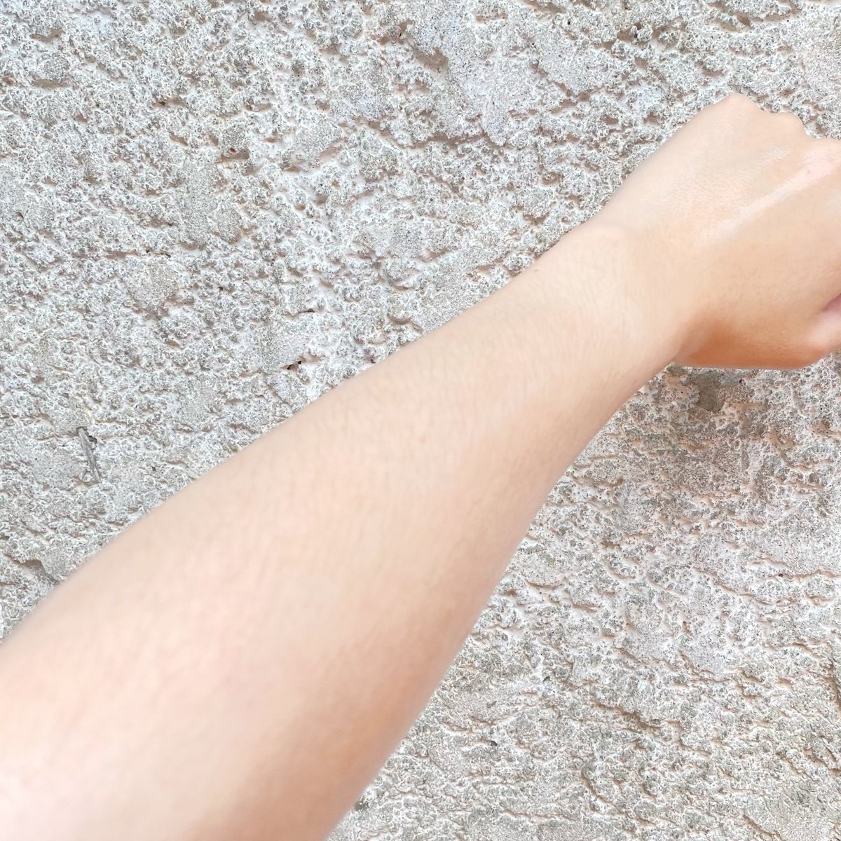 bbigkachu's tweet image. เวลาผิวเจอแดดแม่งไม่ใช่เรื่องตลกจริงๆ ป้ายยาตัวนี้เลยนางเป็นสครับผิว ใช้แล้วผิวนุ่มกระจ่างใสจริง ใช้อาทิตย์ละ 3 ครั้งจะดีมากๆ ทาแล้วค่อยๆถูค่อยๆนวดนะเพราะนางมีเม็ดสครับผิวที่ช่วยผลัดเซลล์ผิวเก่าออก กลิ่นหอมใช้แล้วไม่แสบ ใช้สคลับได้ทั้งตัว ยกให้เป็นลูกรักในตอนนี้เลยจ้า 💕