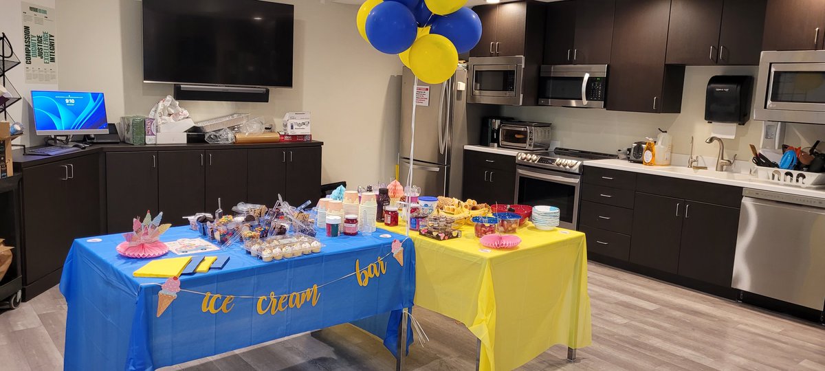 marikuklish's tweet photo. Happy Employees Appreciation Week. Ice cream social hosted by NHS and CSF #providenceburbank @PHSburbank https://t.co/OGs5v0KZbk