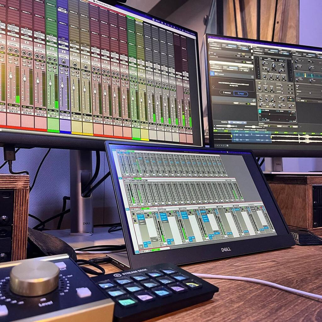 RealVoiceLA's tweet photo. Working on some mixes to finish up the day 🎙️🎛️🎚️
#volife #studio #recording #videogamevoiceacror #videogames #anime #actor #voiceactors #voiceacting #voiceactress #actress #voiceovertalent #actorslife #voiceactor #vo #studiolife #postproduction #dubbin… https://t.co/fW1KEbIoCq https://t.co/mDJY7AXETv
