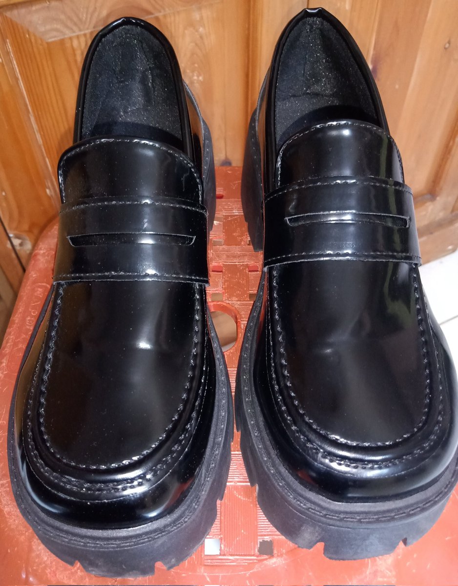 NE000PHYTE's tweet photo. hi all! aku jual sepatu docmart/loafers nih. aku beli dari 115k, dijual jadi 90k (nego) aja loh🤩 ini ukuran 40(25cm). aku beli krn waktu itu kepepet buat book year jadinya ini baru sekali pakai. aku dom Depok jabar ya. DM for more detail☘️
#prelovedsepatu #docmart #loafers https://t.co/K1boxHBT1r