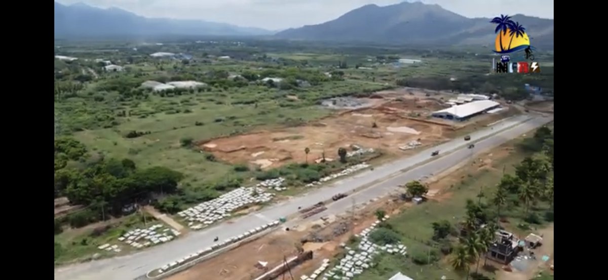 Aerial view of #Madurai Northern ring road intersection with Dindigul NH at Vadipatti!

Huge shoutouts to amtrails infra you tube channel for their continued beautiful coverage. 

This could be one short scenic road in the making.😍

Watch the full video!
youtu.be/r6dU_FvgG70